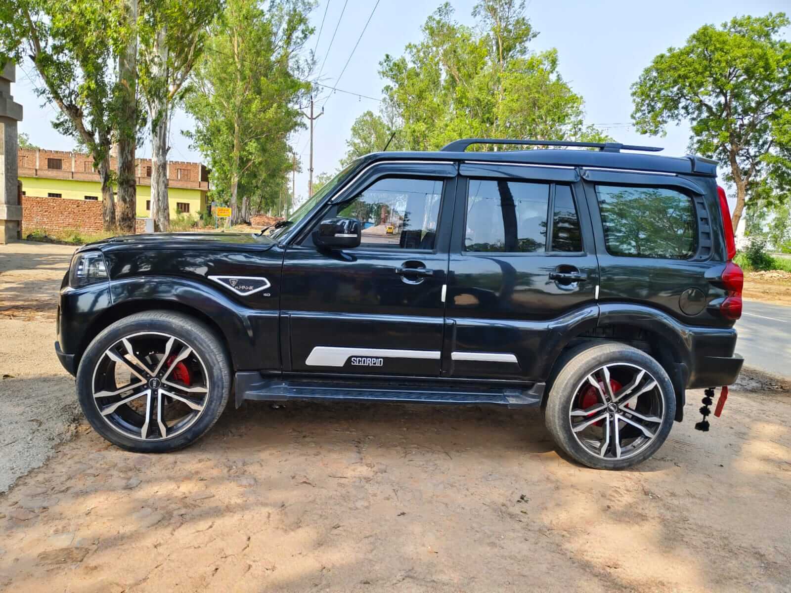 2019 Mahindra Scorpio S9 thumb