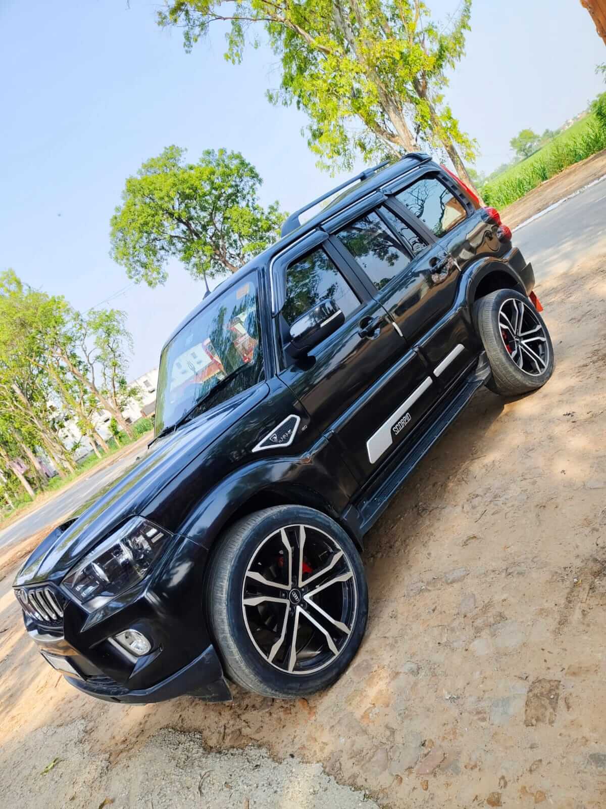2019 Mahindra Scorpio S9 thumb