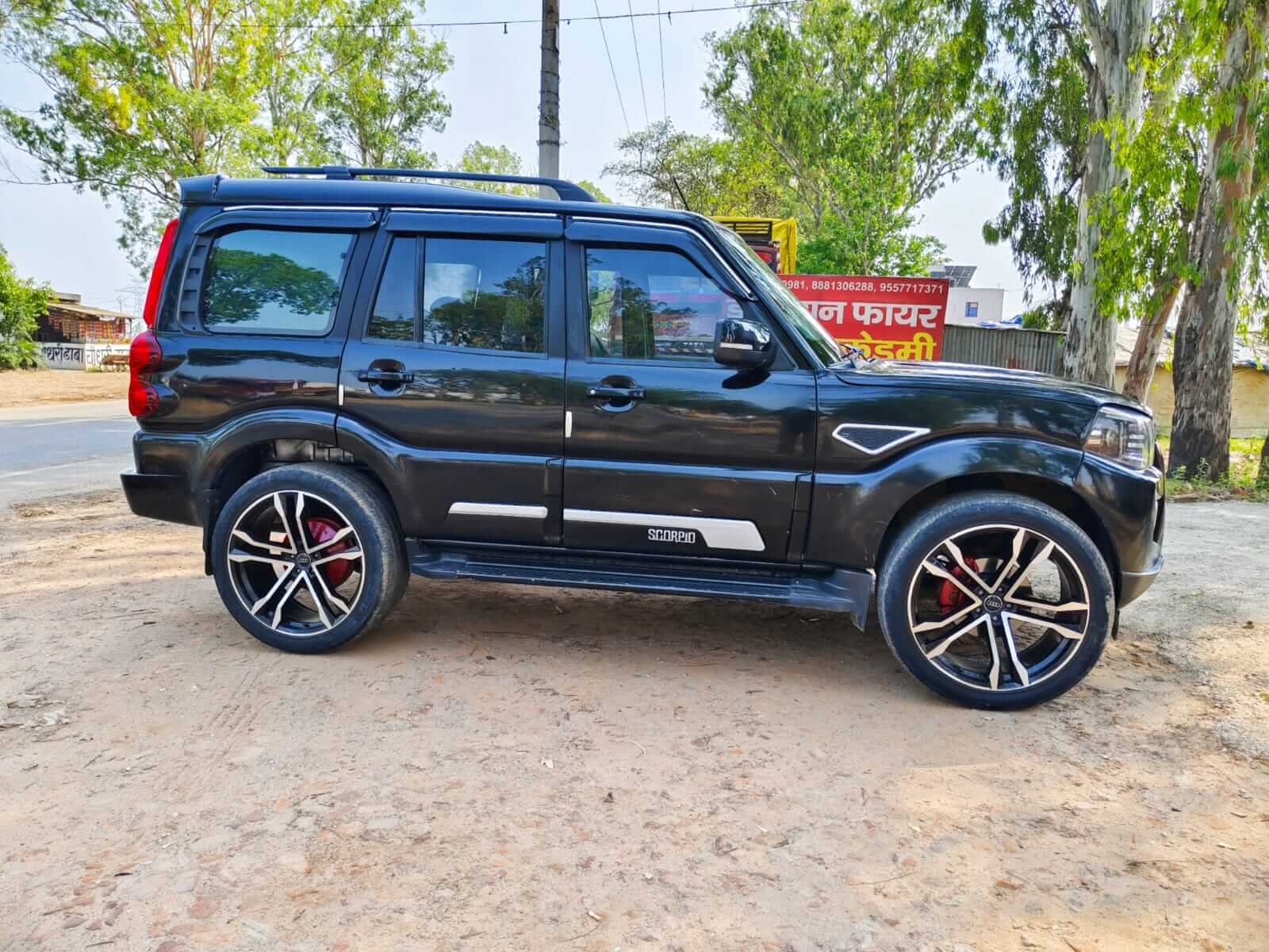 2019 Mahindra Scorpio S9 thumb