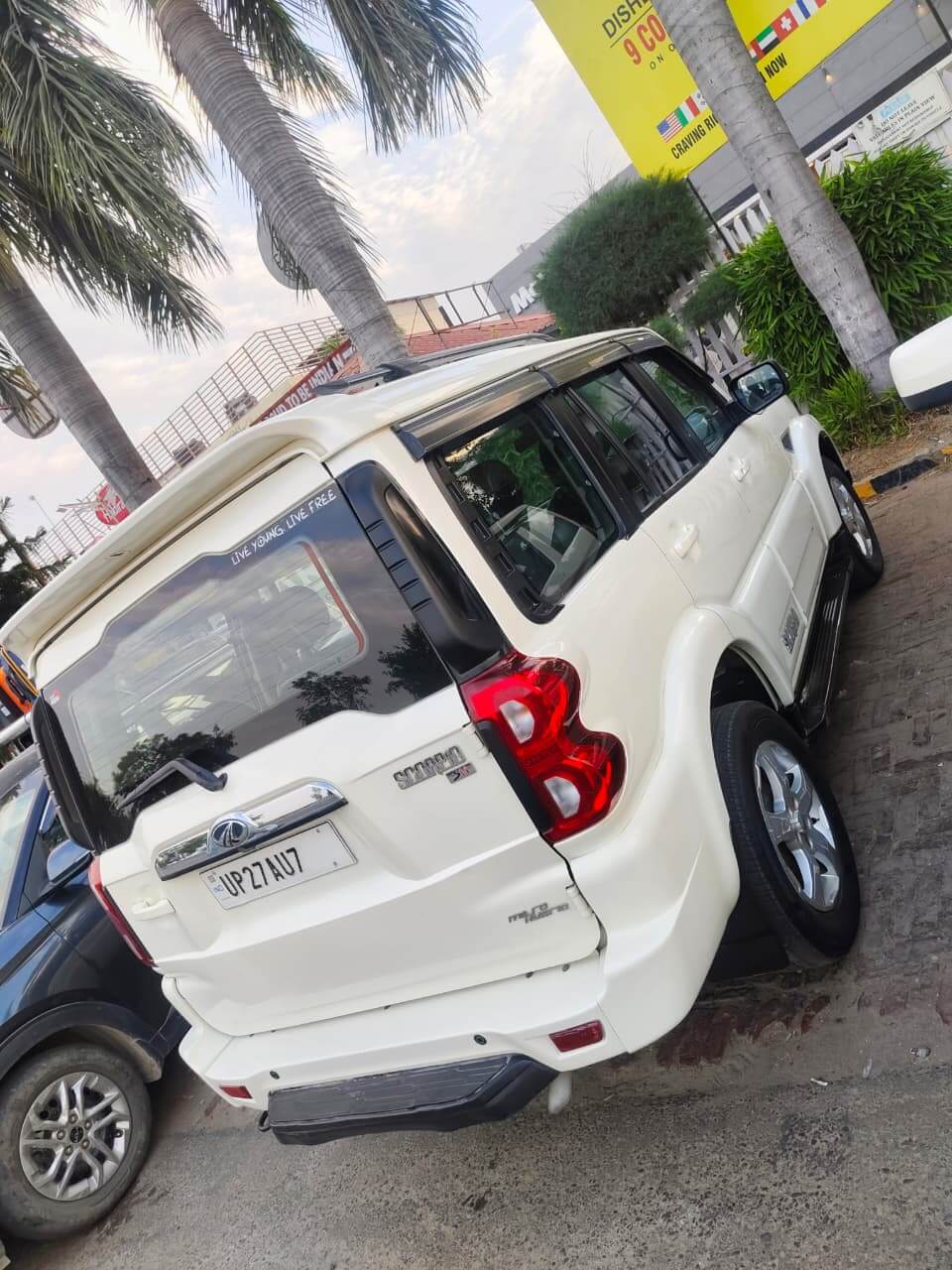 2019 Mahindra Scorpio S11 thumb