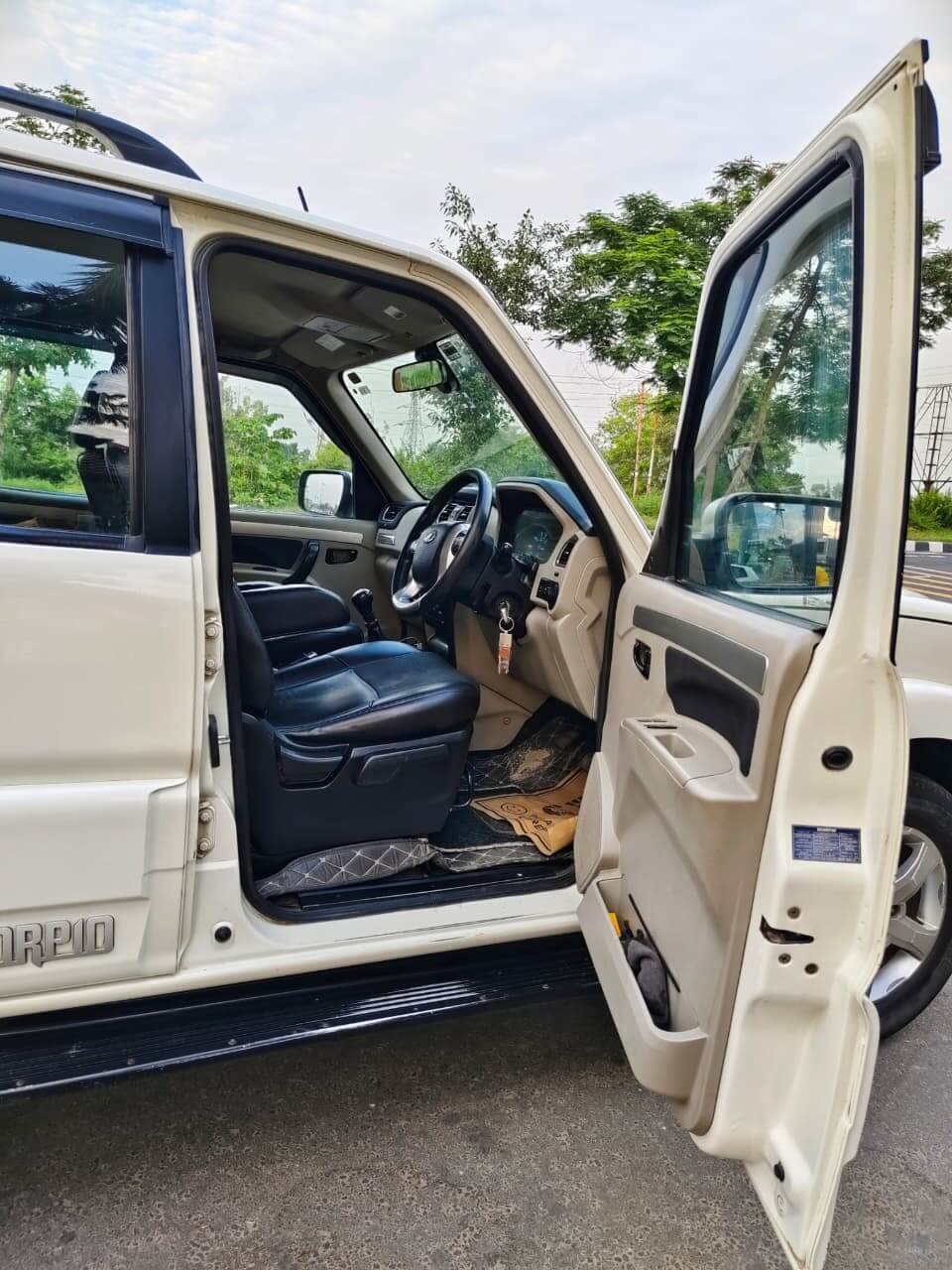 2019 Mahindra Scorpio S11 thumb