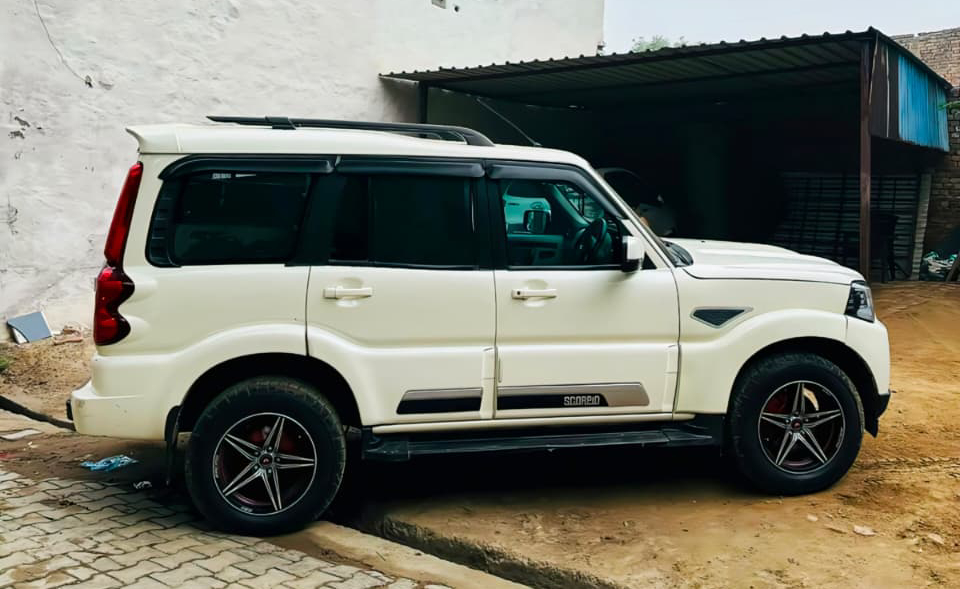 2019 Mahindra Scorpio S9 thumb