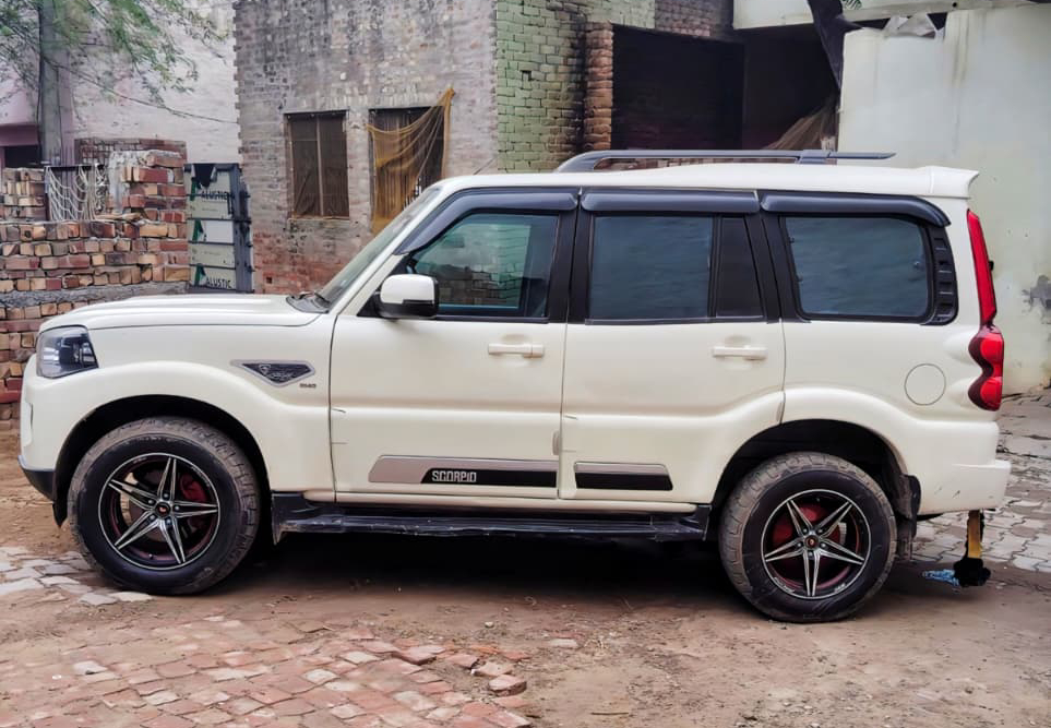 2019 Mahindra Scorpio S9 thumb